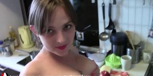 Geiler Küchenfick mit Zuckergirl - video 1