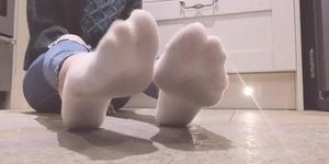 MY DREAM IS TO SMELL AND LICK THESE STINKY AND SWEATY AMAZING FEET (FFMFREAK420)