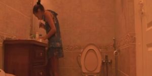 Voyeur amateur movie from toilet
