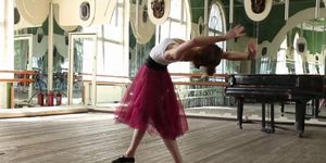 Tight shaved pussy gymnast Alla Zadornaja making ballet moves