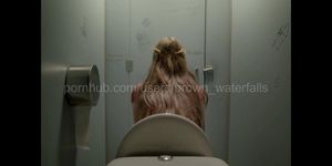SHE USES THE PUBLIC TOILET LIKE A REAL LADY (*real footage*)