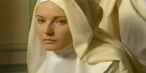 נזירות חייבות להיות משוגעות - עונש של 5 נזירות