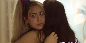 Teen lezzie licking babes pussy