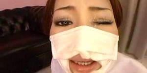 Japanisches maskiertes Mädchen