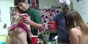 Amateur coed teens enjoy dorm room orgy