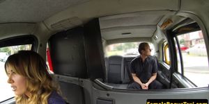 Faketit cabbie jizzed on pussy by passenger