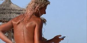 unglaubliche Strand Tcheck Frau Tunesien topless