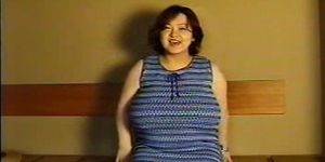 Japanerin schwanger mit Monstertitten
