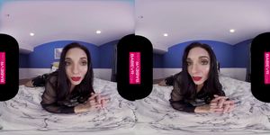 Tantalizing Penetrates her Pussy Deep in VR!