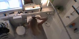 נערת חדר אמבטיה של מצלמה נסתרת מאת snahbrandy
