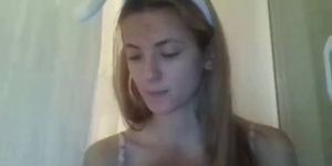 Blonde bunny reveals her tits - video 4