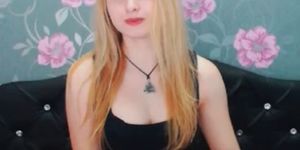 Cute blonde small-tits live on web