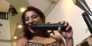 Mayara Rodrigues squirts when her pussy gets stuffed
