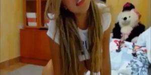 Big booty blonde latina bouncing ass on webcam