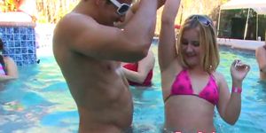 Amateur babe pussylicked at a pool party
