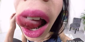 Foxy chick masturbates crack and gets licked and drilled in pov