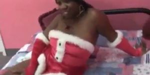 Black girlfriend in christmas outfit part5 - video 2