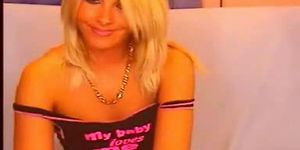Blonde hottie striptease and fuck with dildo