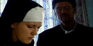 Sarah Schöne Bestrafung vollbusiger Nonnen
