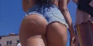 Juicy ass here