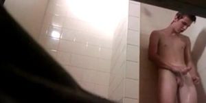 Str8 spy caught a friend jacking in the shower (amateur )