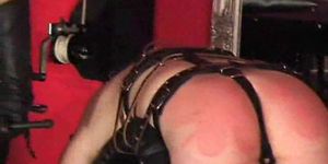 Mistress gives a slave a hot session