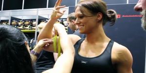 Female muscle biceps measure