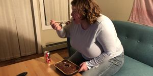 CHUBBY BBW STUFFS HERSELF WITH CAKE AND EXPANDS BELLY
