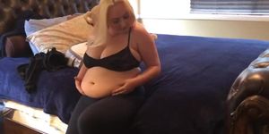 bbw plays with her belly on bed