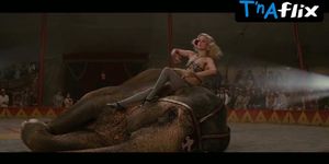 Reese Witherspoon Sexy Scene  in Water For Elephants