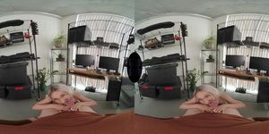 VR Skylar Vox