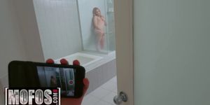 Mofos - Horny Blonde Stepsis Gets Pounded And Facialed In The Shower