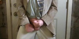 Str8 Israeli daddy jerk off in suit