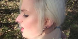 MOFOS - Blonde tirée amateur baisée pour de l'argent