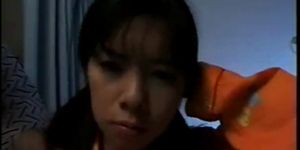 Asian cutie gets facialized