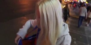 Glcklicher Geck Picked Up Groe Brste Blonde und gefickt ihre Muschi