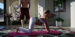 Massagesex babe in flexible fuckfest