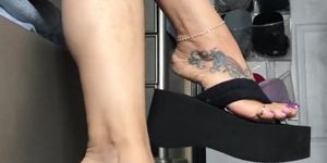 Latina feet in platform flip flops