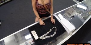 Slut offered up a blowjob for her chain
