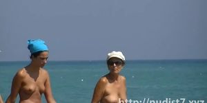 NUDIST VIDEO - Sexy beach nudist women putting on lotion caught by spy cam - video 2