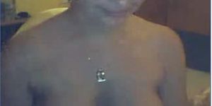 Schattige brunette slet op webcam