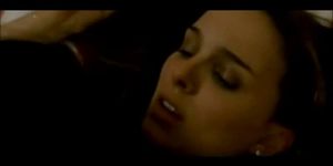 Natalie Portman and Mila Kunis getting it on - video 1