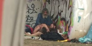 People Having Orgies Videos - Homeless people have a public orgy (Full video in comments) - Tnaflix.com