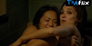 Nicole Da Silva Lesbian,  Butt Scene  in Wentworth