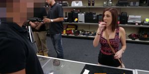 Latina pawnshop amateur sucks cock for cash deal