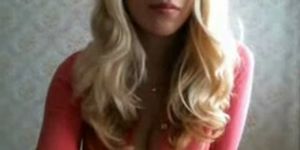 Sexy blonde milf dildos her tight pussy on webcam