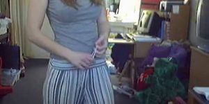 Young woman showing body on cam (amateur )