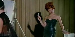 Canción de cuna de Bareland (1964) - The Nudie Artist