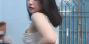 [Vietnam] Viet Cute Girl Dance Cam Show Sexy Ass And Boobs