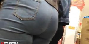 BIG ROUND ASS IN JEANS